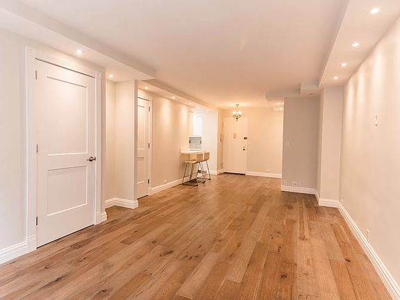 3rd image of 77 W 55th St #C7