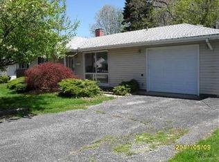 6183 Lake Rd, Mentor, OH 44060