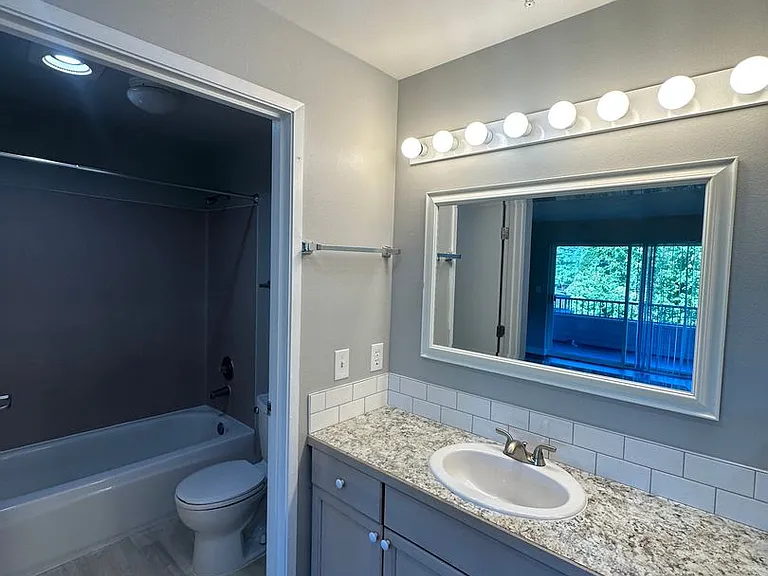 Interlake Apartments — Photo 20