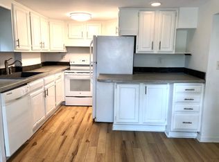 128 N 5th St #3, Geneva, IL 60134