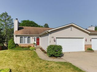 210 Lorien Ct, Dundee, IL 60118