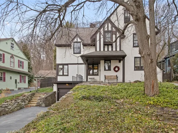 315 Cobbs Hill Dr, Rochester, NY 14610