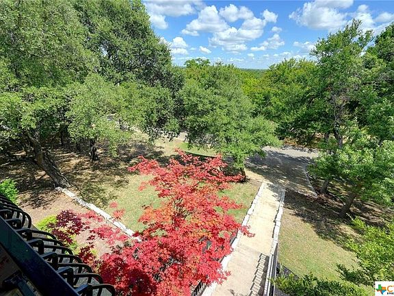 4th image of 806 Hillcrest Dr