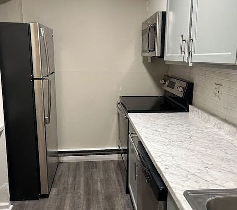 1st image of 2148 Saint James Ave #4