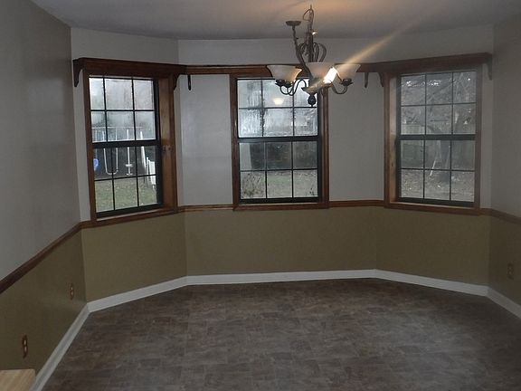 3rd image of 1117 Mayfair Ln