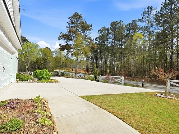 3rd image of 649 Tanners Bridge Rd