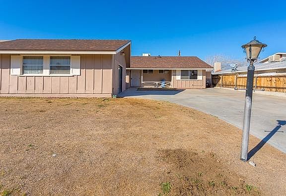 3rd image of 1509 Paloma St