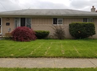7068 Jenerous St, Center Line, MI 48015
