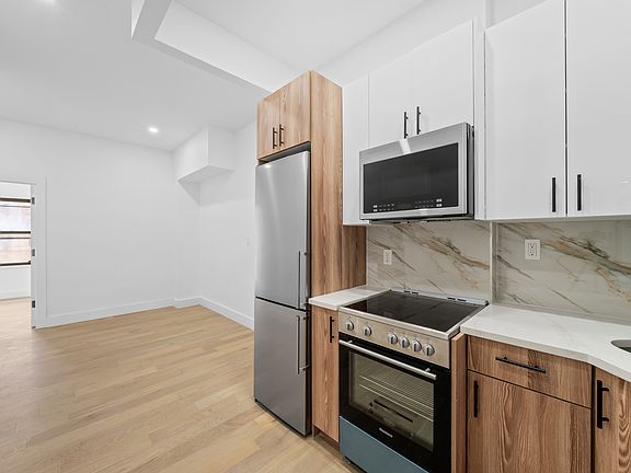 5th image of 367 Palmetto St APT 2L