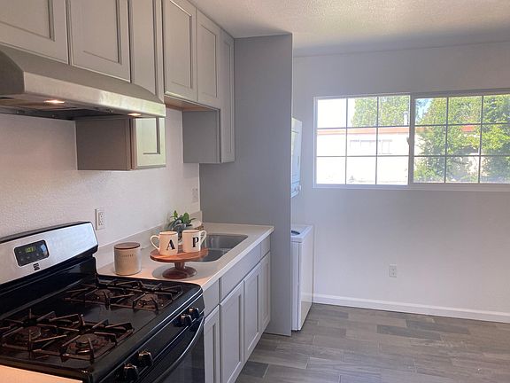 3rd image of 1409 Carleton St APT C