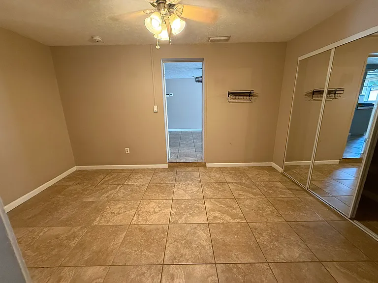 6014 Southern Comfort Blvd — Photo 11