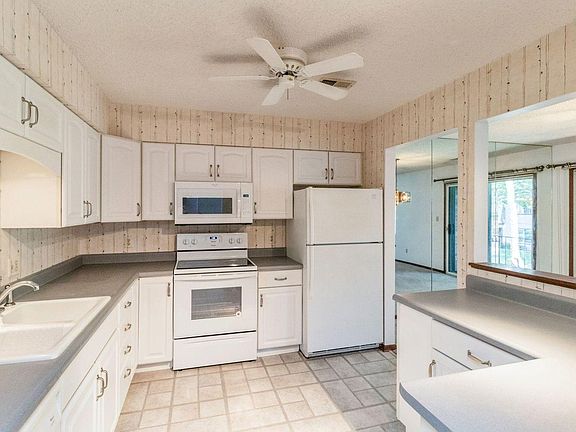 3rd image of 4601 Woodland Ave Unit 3