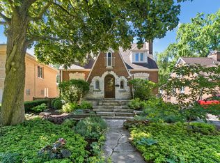 477 Uvedale Rd, Riverside, IL 60546