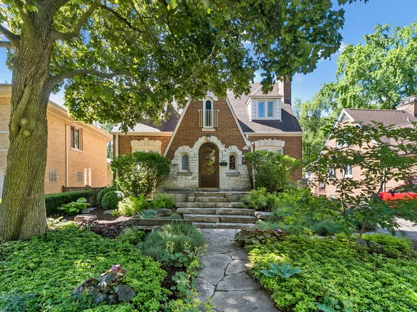 477 Uvedale Rd, Riverside, IL 60546