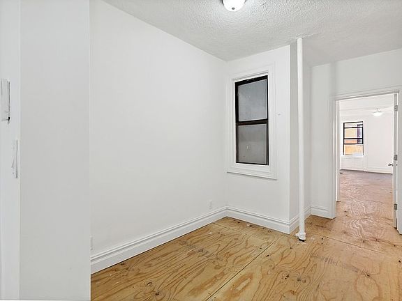 3rd image of 346 W 48th St APT 4W