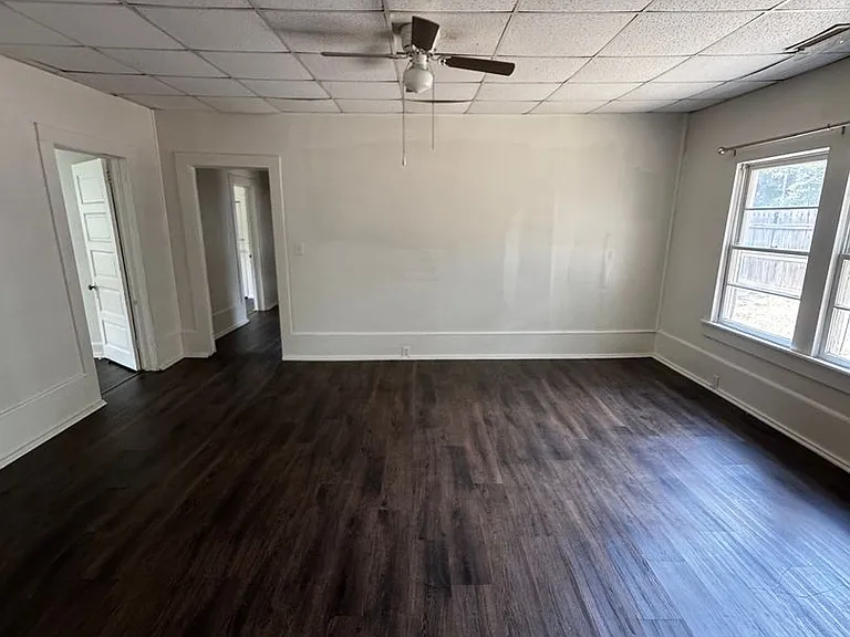 833 Kings Rd — Photo 33