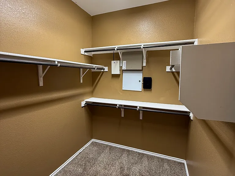 305 Leather Oak Loop — Photo 15