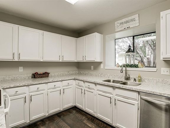 2nd image of 1557 Autumn Breeze Ln