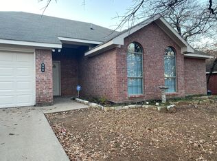 609 Inwood Rd, Azle, TX 76020