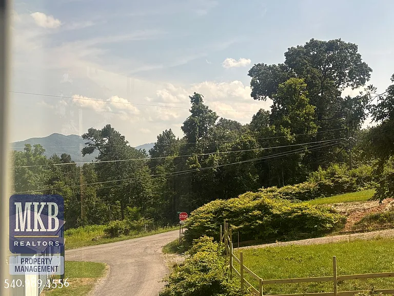 811 Montvue Rd — Photo 50