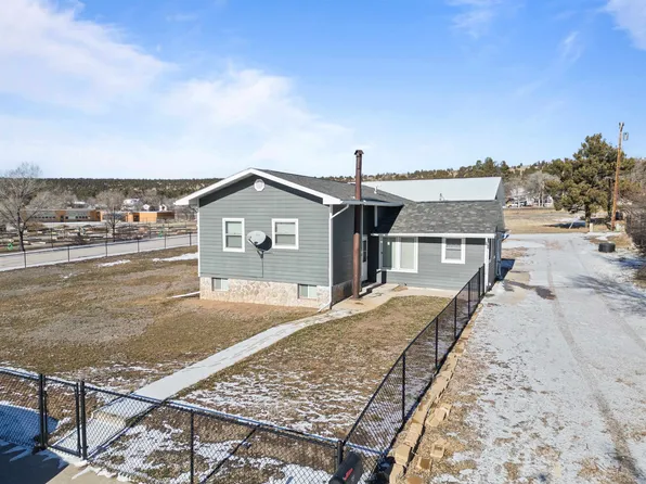 519 Pine St, Newcastle, WY 82701