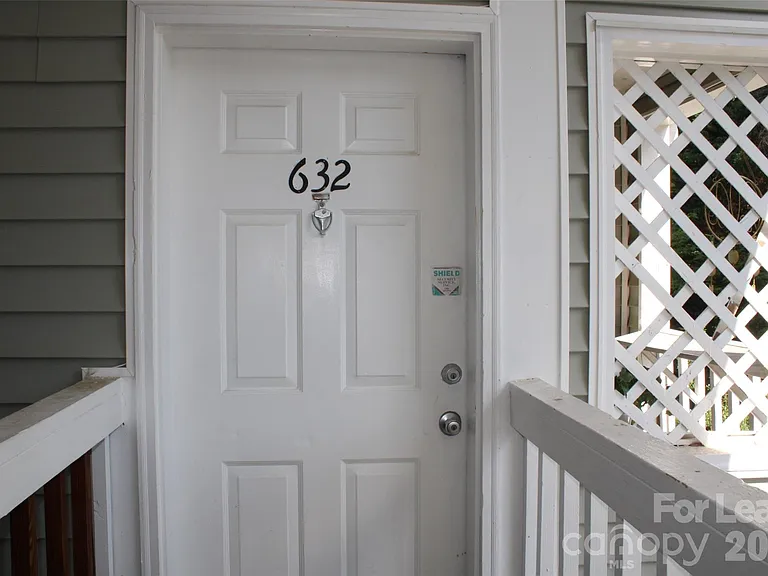 430 Queens Rd — Photo 24