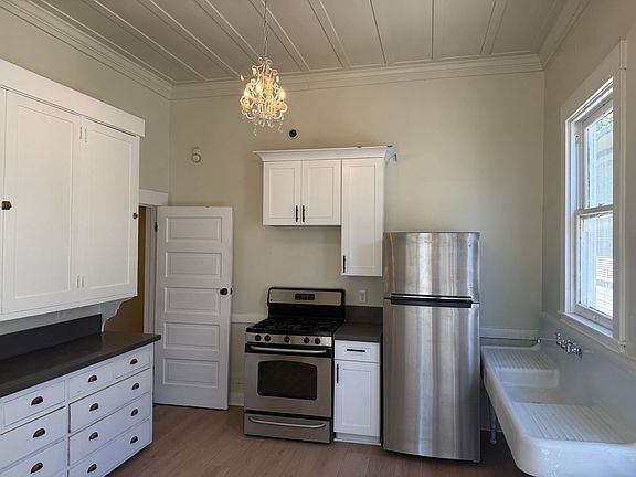 3rd image of 2210 Capitol Ave #3