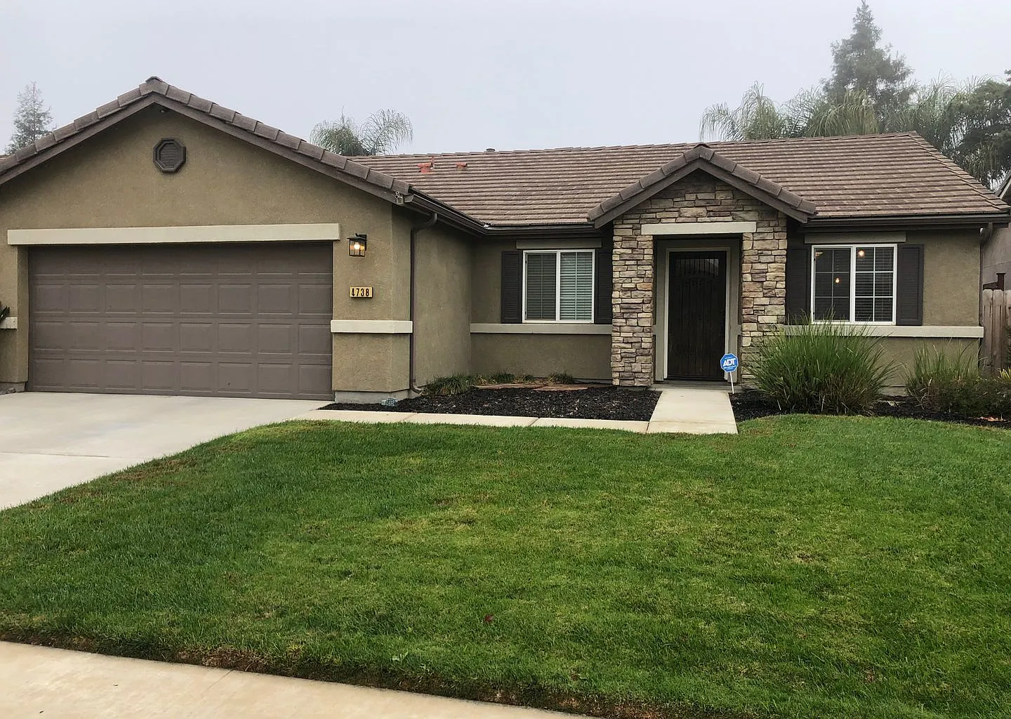 4738 W. Rialto Ave 3 Bedroom 2 Bathroom Visalia — Photo 4