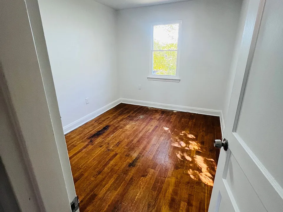 5322 Nelson Ave #2