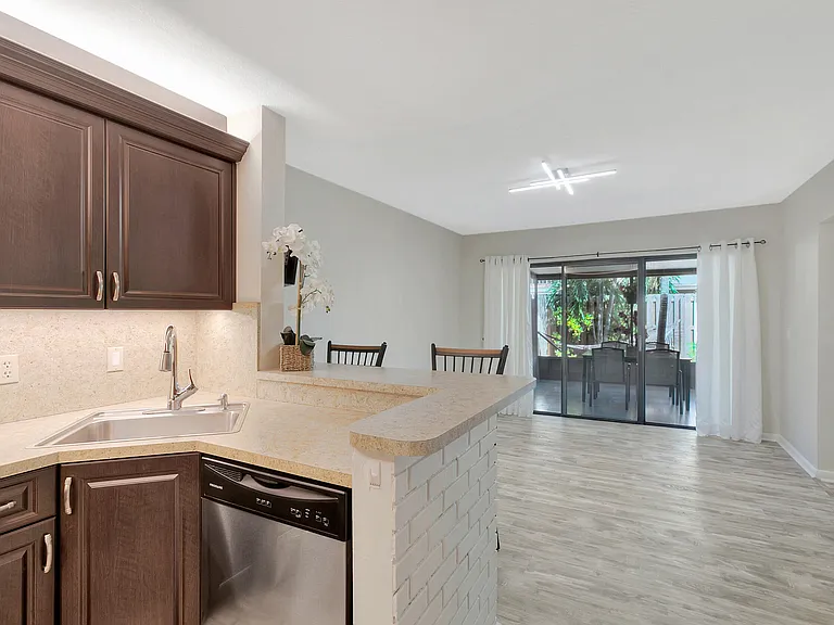 3530 E Gardens East Dr #B — Photo 24