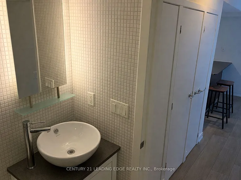 8 Colborne St #1103 — Photo 17