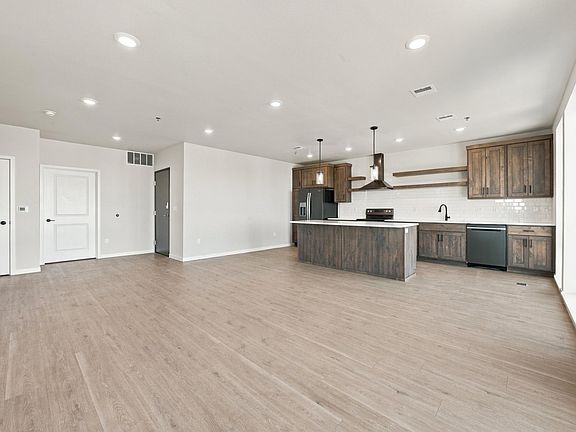 5th image of 4470 24th Ave S #406