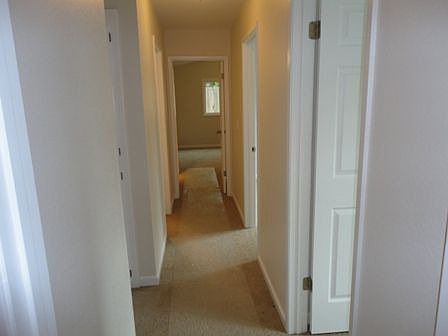 3rd image of 27 Marilyn Cir