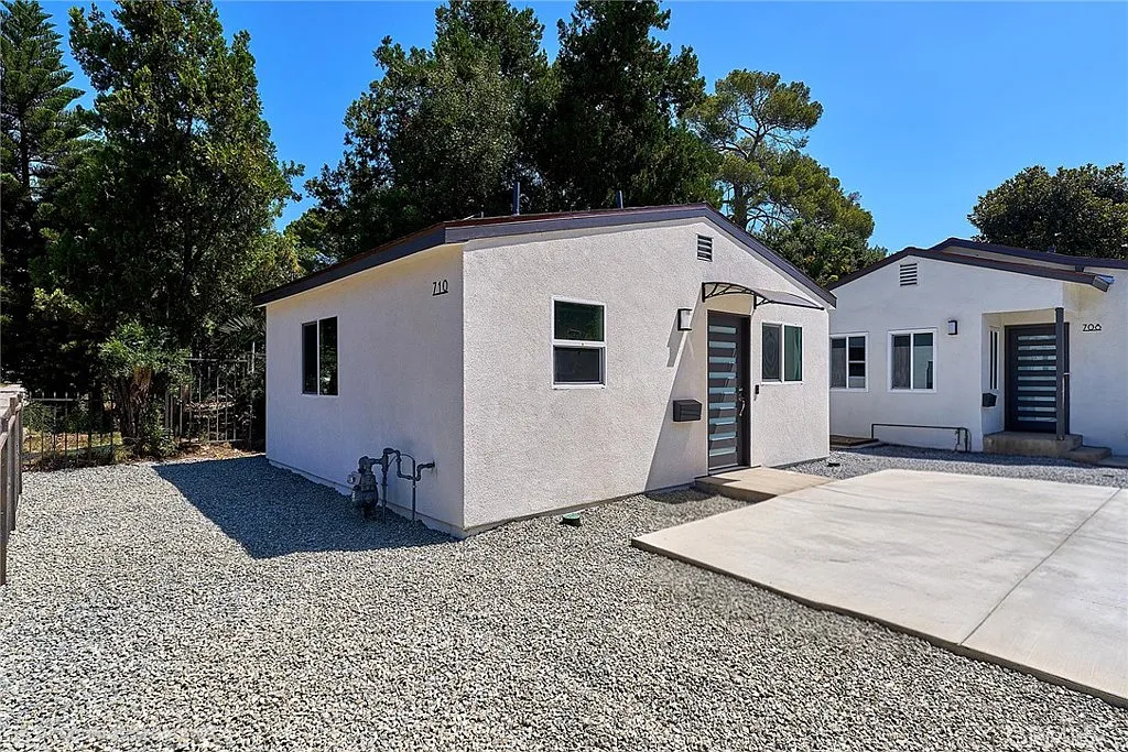 1 bed, 440 sqft, $2,200 — Photo 1