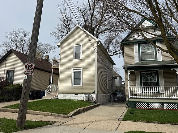 2nd image of 922 Racine St