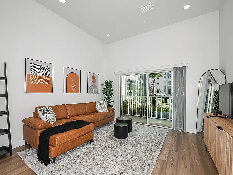 Apollo Apartments — Photo 2
