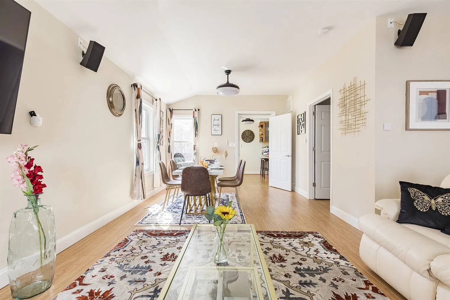 4 bed, 3.0 bath, $14,970 — Photo 2
