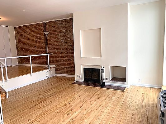 4th image of 15 E 9th St #2