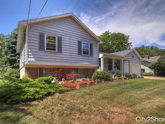 5th image of 2301 Briar Hills Dr NE