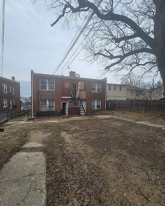 2nd image of 1618 22nd St SE