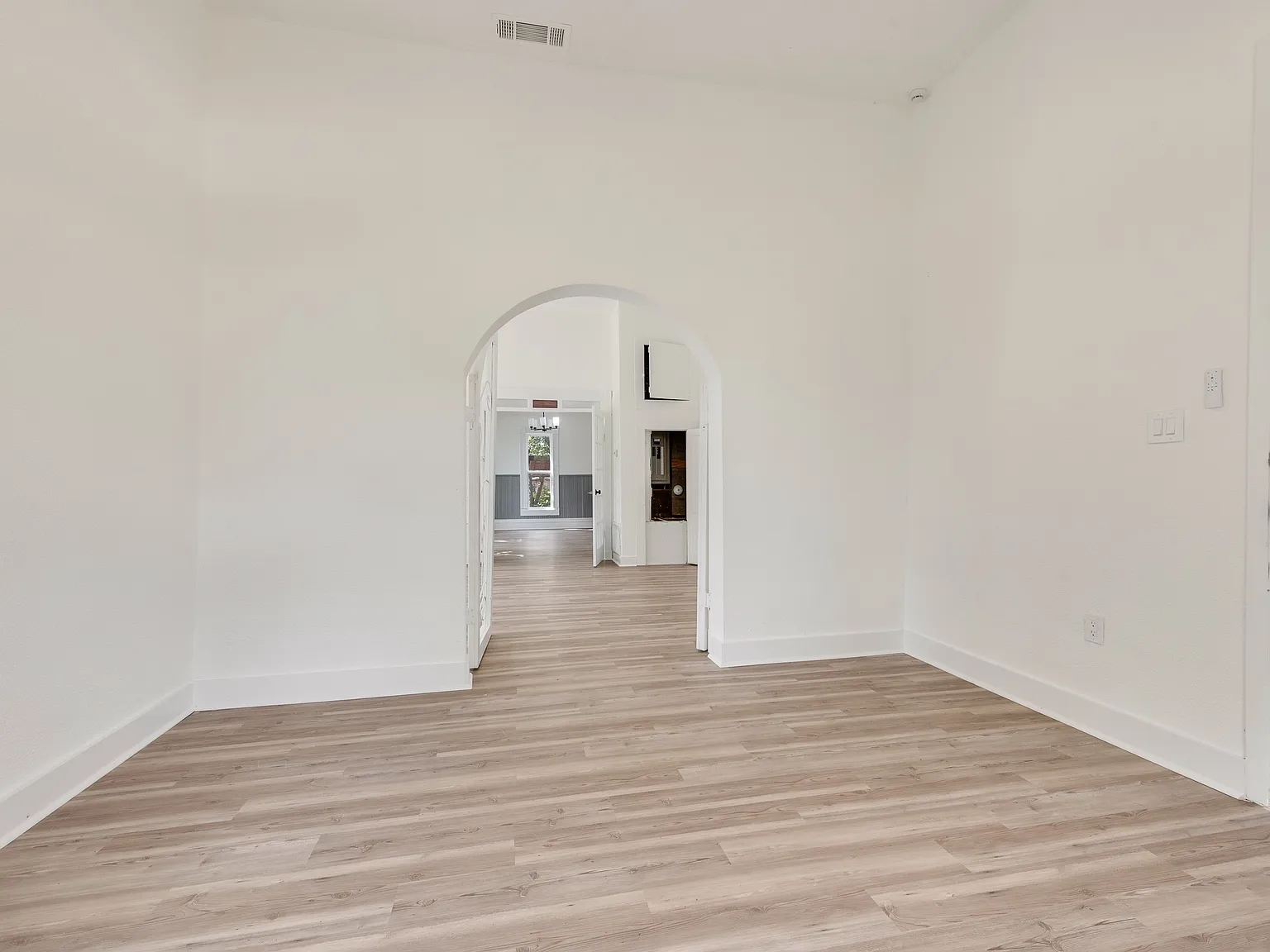 3 bed, 1741 sqft, $2,100 — Photo 3