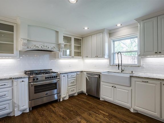 5th image of 3233 Newcastle Dr