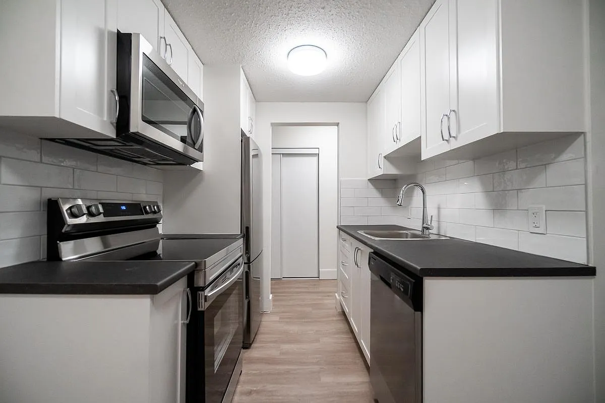 720 Queens Avenue — Photo 3