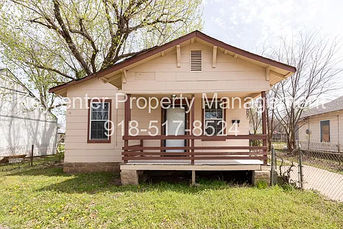 1607 N Lewis Pl Photo 1