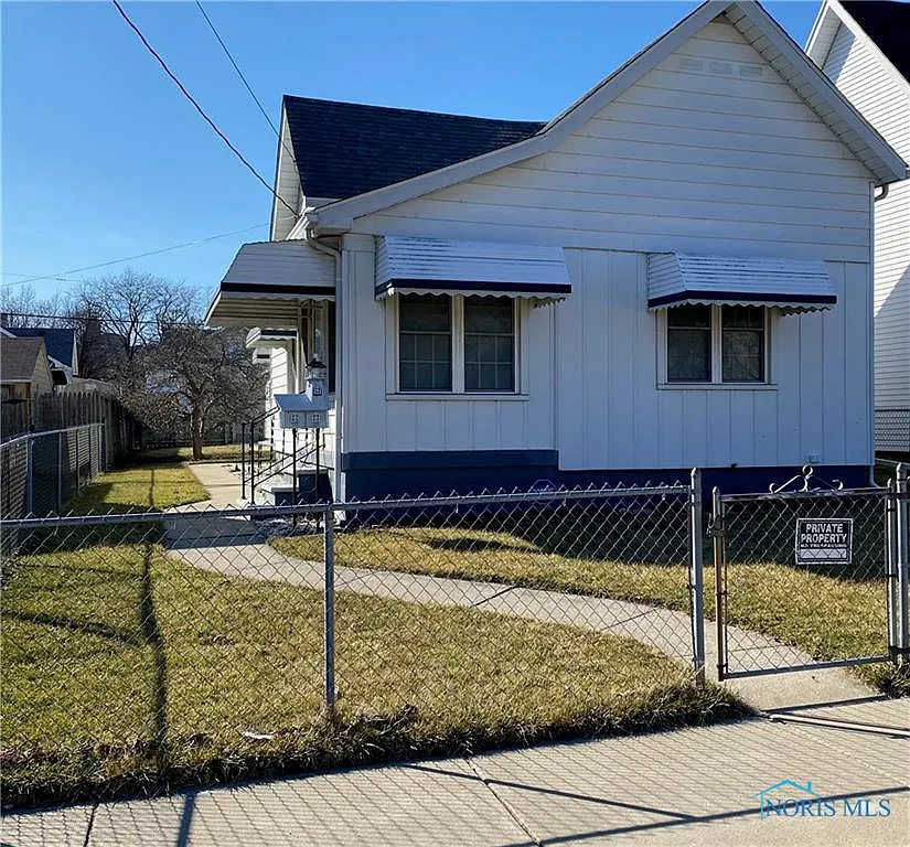 1372 Oak St photo 1