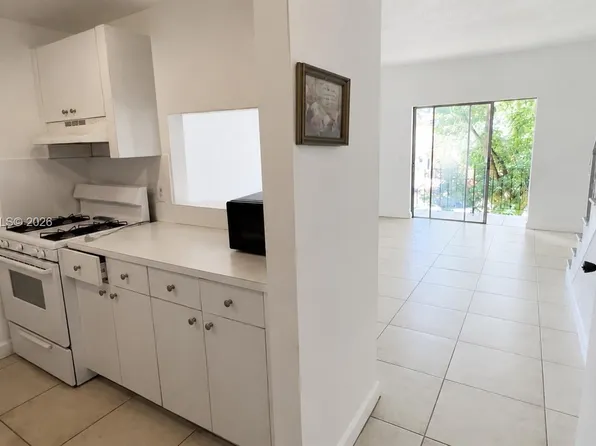 1305 W 53rd St, Hialeah, FL