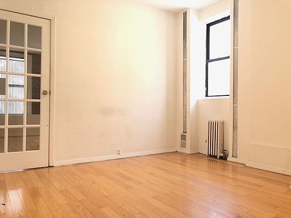 4th image of 306 E 6th St APT 8
