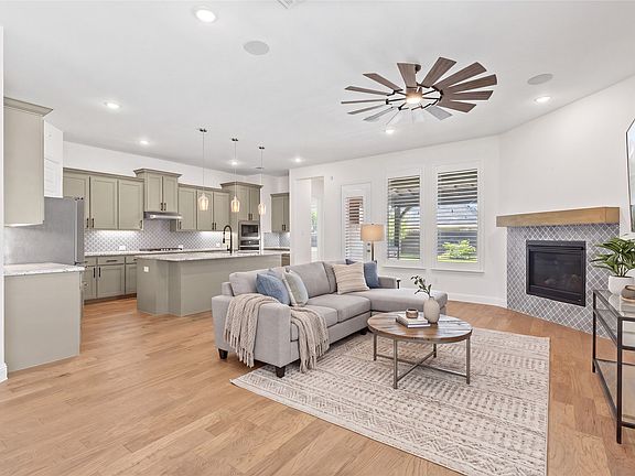 3rd image of 2201 Laguna Dr