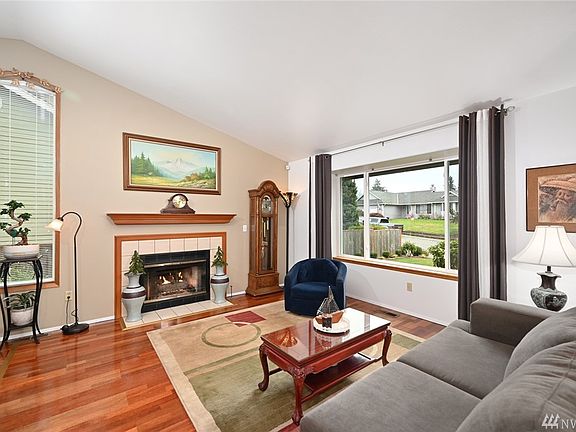 4th image of 4325 175th St SW