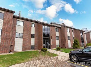 3368 Devonwood Hills Dr NE #B, Grand Rapids, MI 49525